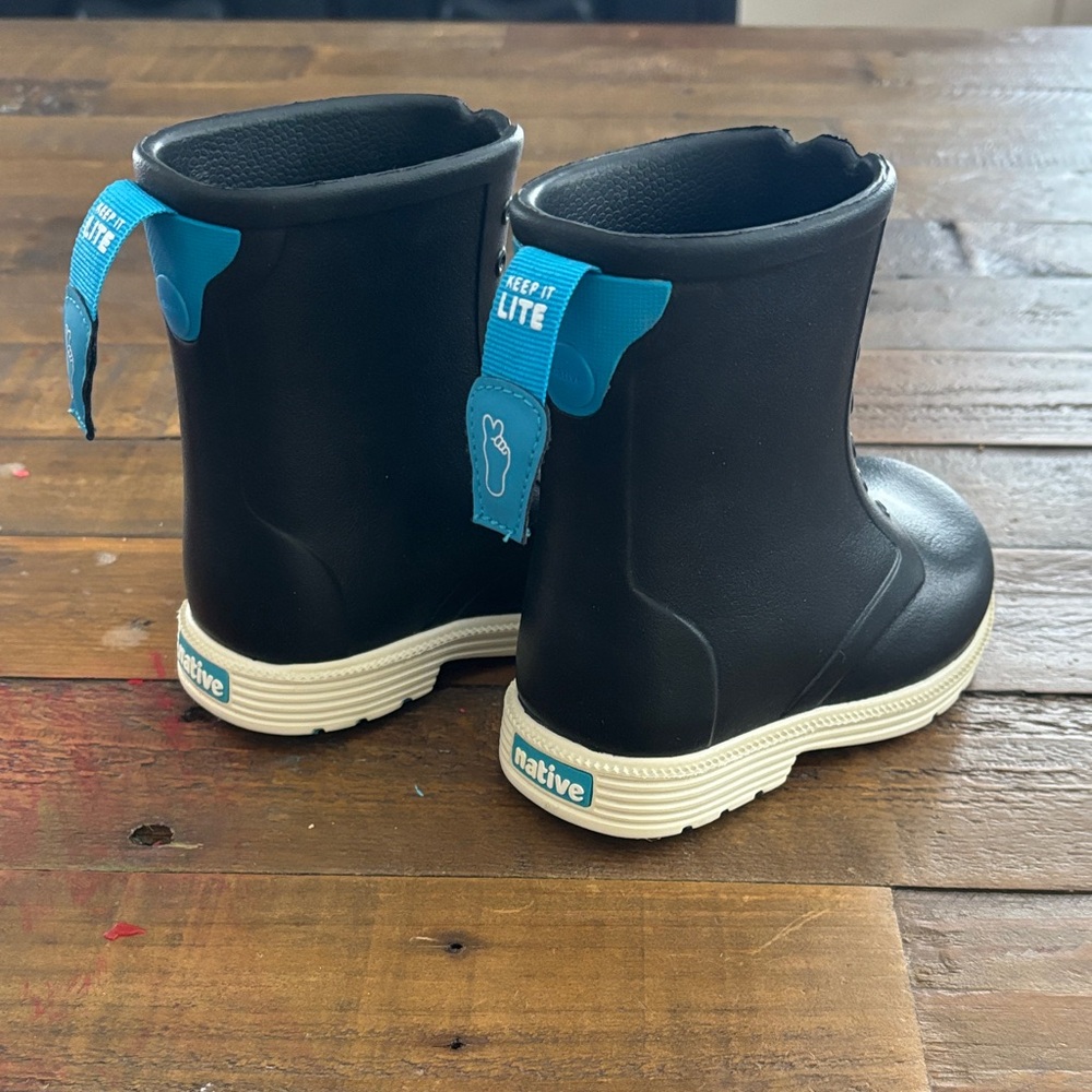 Native Black and White Kids Boots - Picture 4 of 6